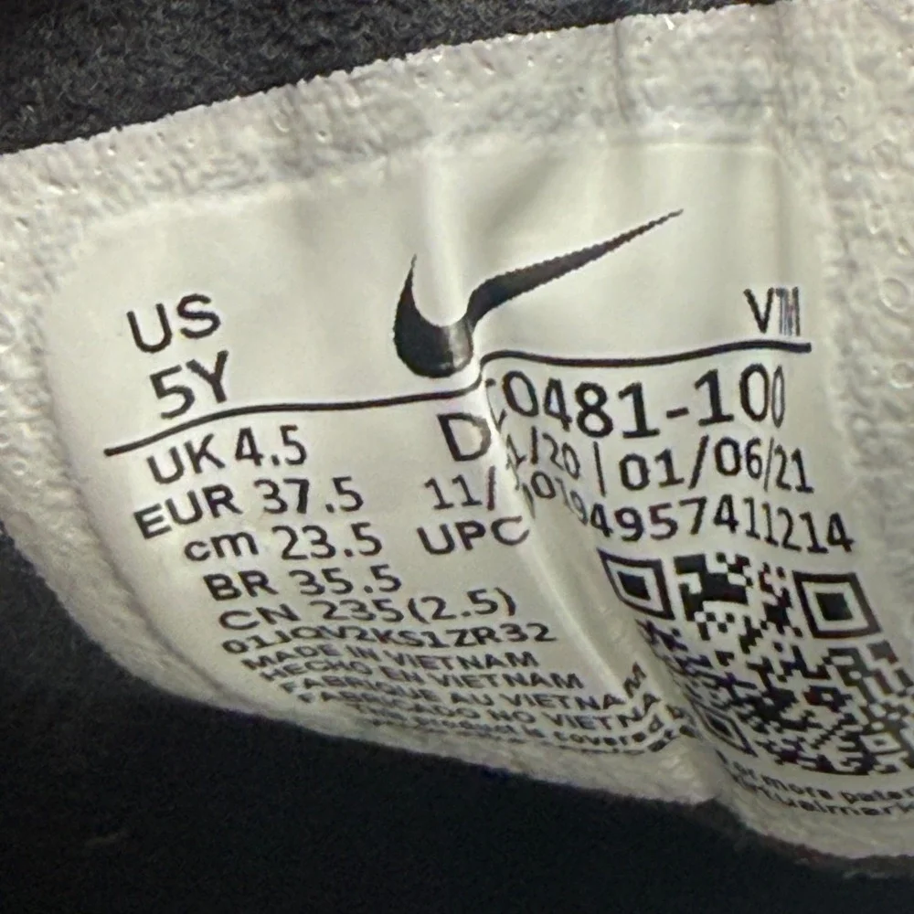 Nike Waffle One Youth Size 5Y Sneakers Mesh Suede Summit White Black Grey